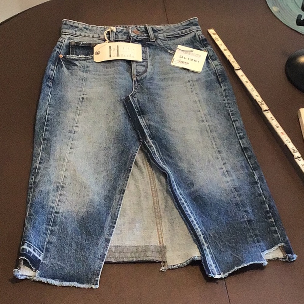 Women's DL1961 Georgia MIDI Skirt Size 26 NWT.